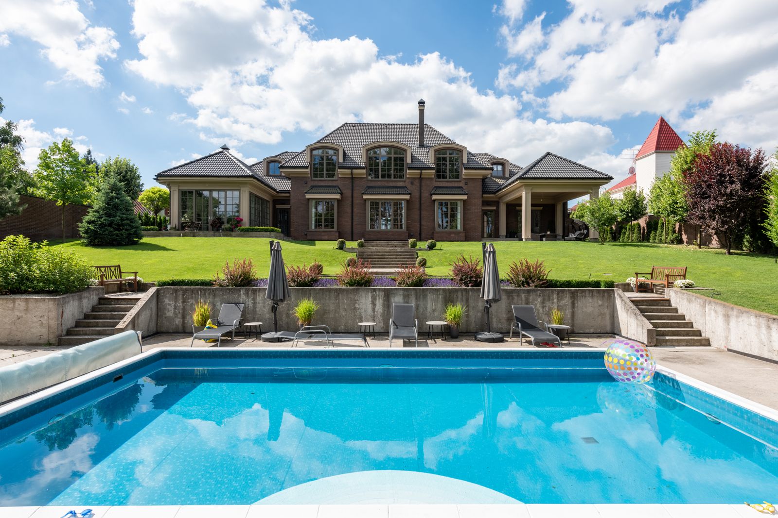 Twilight Pool with Water Features – [City]
